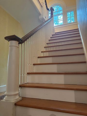 100 Dana, Amherst, MA 01002