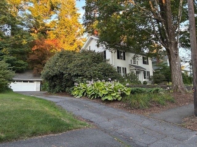 100 Dana, Amherst, MA 01002