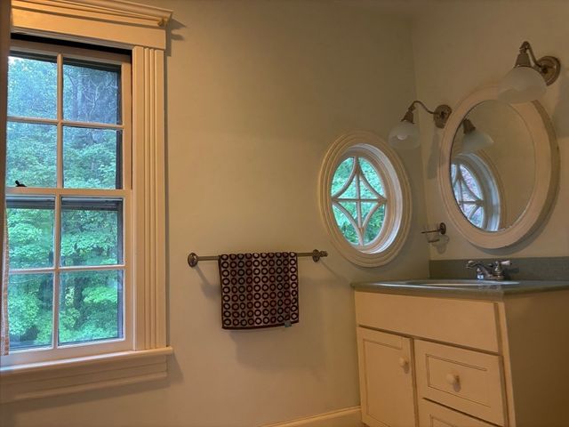 100 Dana, Amherst, MA 01002
