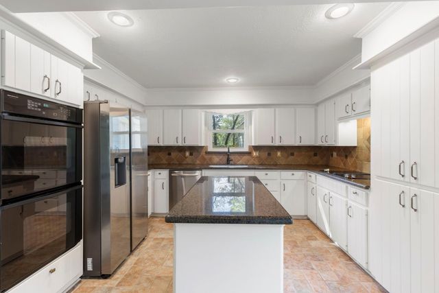 1 Cape Chestnut Drive, The Woodlands, TX 77381