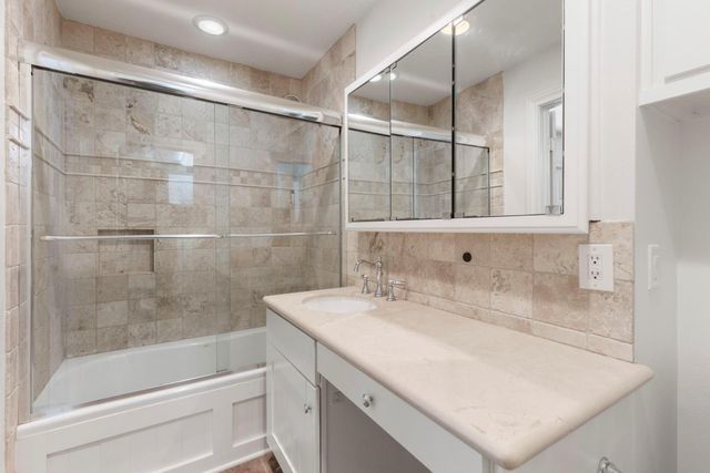 1 Cape Chestnut Drive, The Woodlands, TX 77381