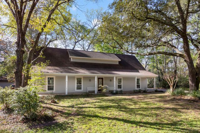 1 Cape Chestnut Drive, The Woodlands, TX 77381