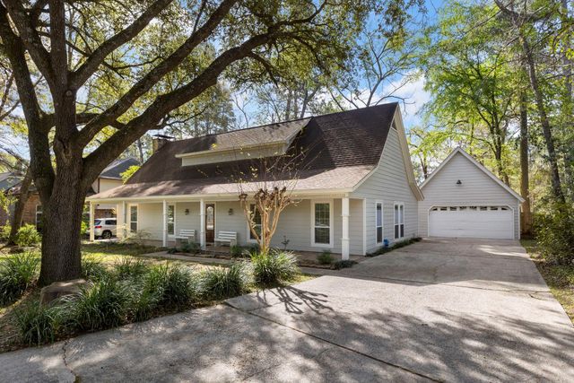 1 Cape Chestnut Drive, The Woodlands, TX 77381