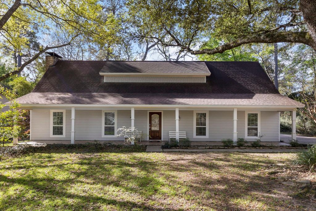 1 Cape Chestnut Drive, The Woodlands, TX 77381