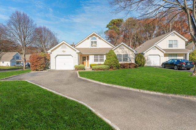 19 Saddlebrook Court, Middle Island, NY 11953