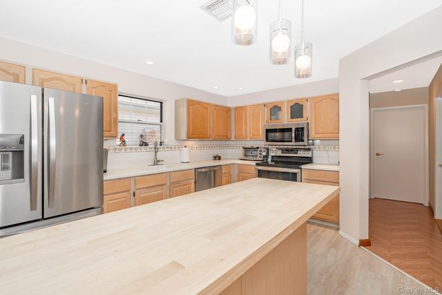 19 Saddlebrook Court, Middle Island, NY 11953