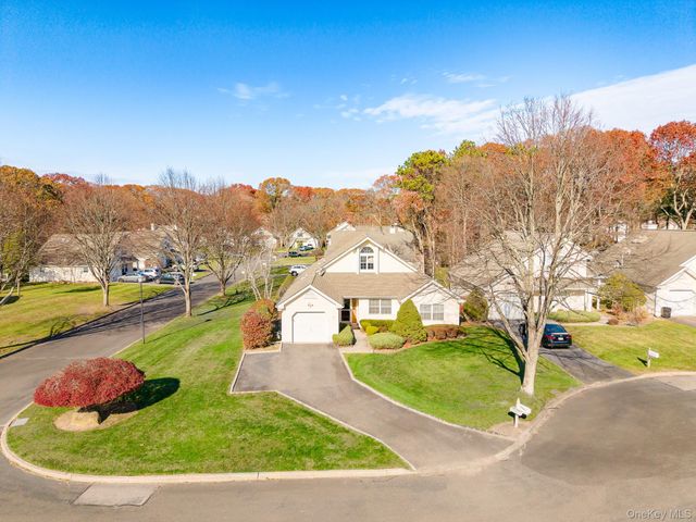 19 Saddlebrook Court, Middle Island, NY 11953