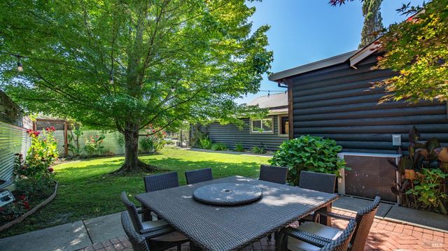 620 Dry Creek Rd, Healdsburg, CA 95448