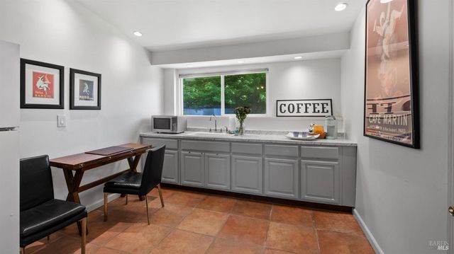 620 Dry Creek Rd, Healdsburg, CA 95448
