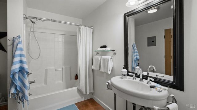 620 Dry Creek Rd, Healdsburg, CA 95448