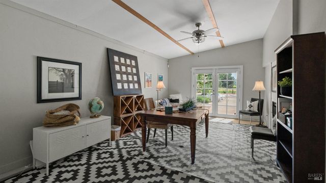 620 Dry Creek Rd, Healdsburg, CA 95448