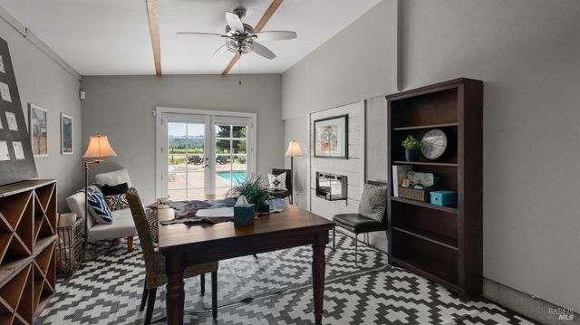 620 Dry Creek Rd, Healdsburg, CA 95448