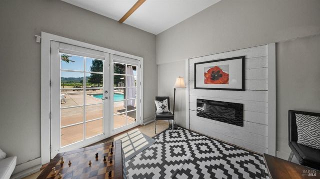 620 Dry Creek Rd, Healdsburg, CA 95448