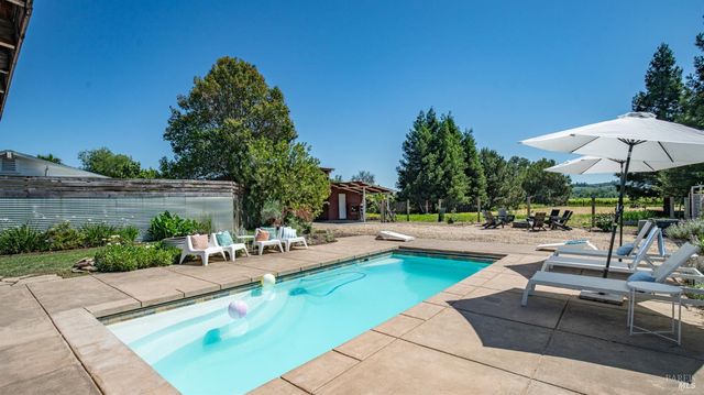 620 Dry Creek Rd, Healdsburg, CA 95448