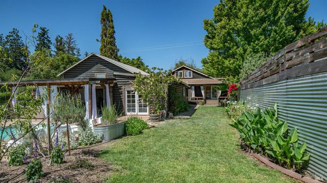 620 Dry Creek Rd, Healdsburg, CA 95448