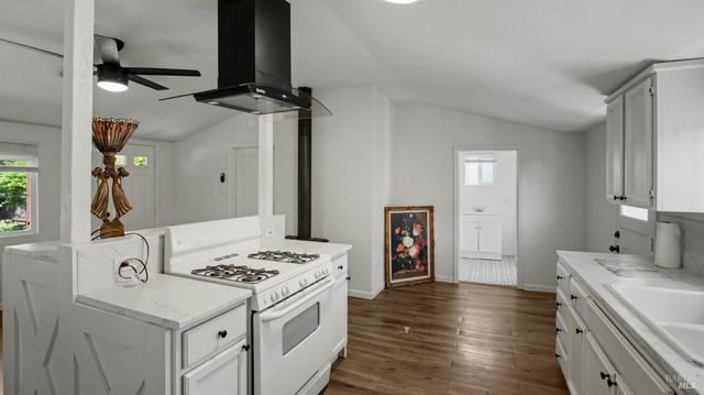 620 Dry Creek Rd, Healdsburg, CA 95448