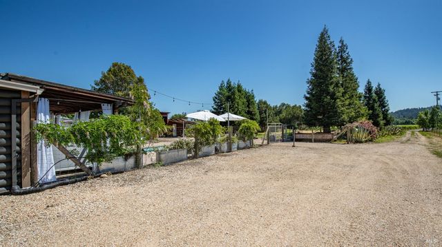 620 Dry Creek Rd, Healdsburg, CA 95448