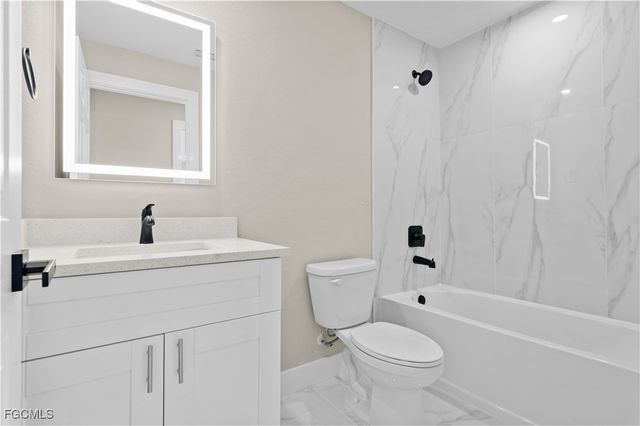 4010 NE 12th CT, Cape Coral, FL 33909