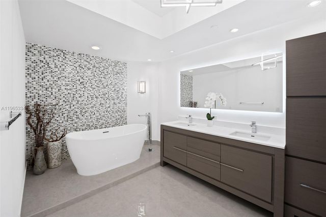 21150 NE 38 Ave 603, Aventura, FL 33180