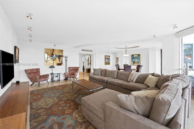 21150 NE 38 Ave 603, Aventura, FL 33180