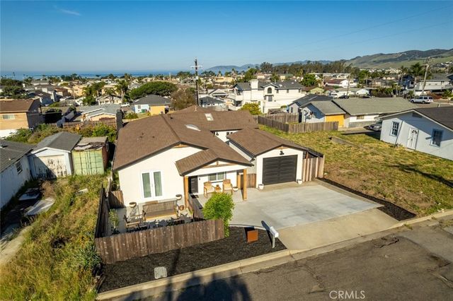 363 N 5th St, Grover Beach, CA 93433
