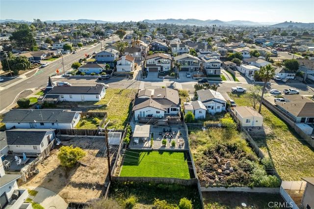 363 N 5th St, Grover Beach, CA 93433
