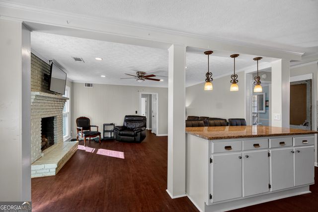 214 Willowcrest Way, Lagrange, GA 30240