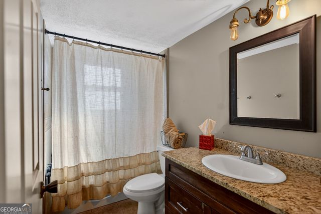 214 Willowcrest Way, Lagrange, GA 30240