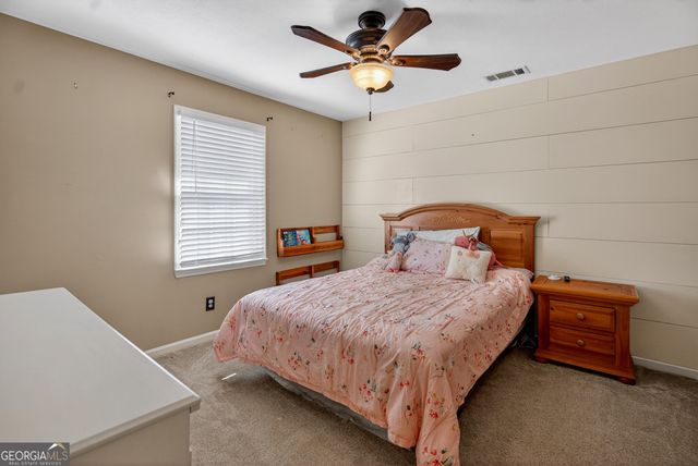 214 Willowcrest Way, Lagrange, GA 30240