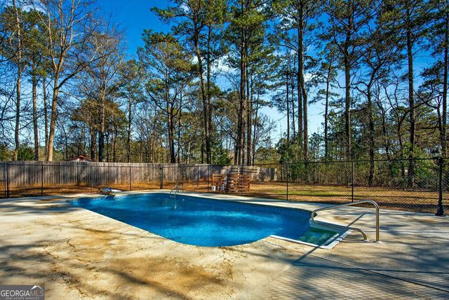 214 Willowcrest Way, Lagrange, GA 30240