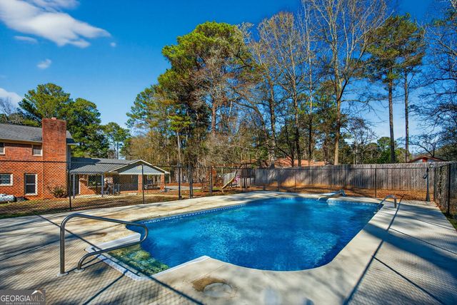 214 Willowcrest Way, Lagrange, GA 30240