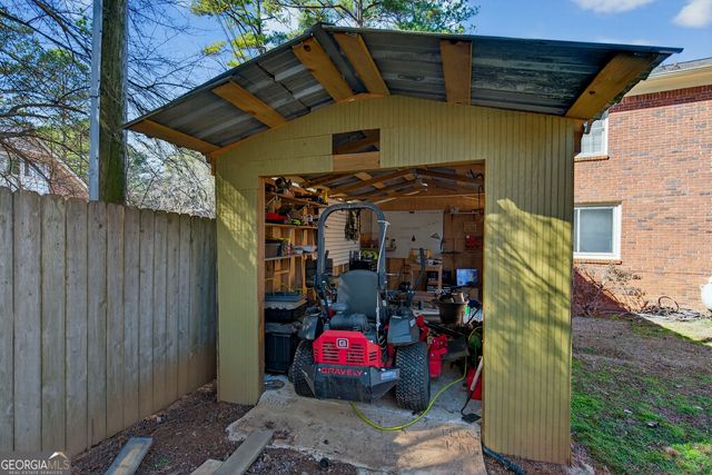 214 Willowcrest Way, Lagrange, GA 30240