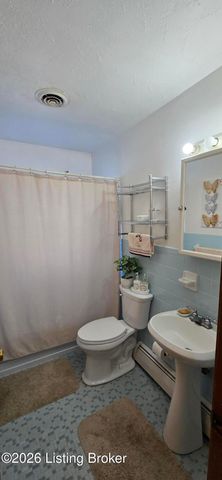 5913 Prestwood Ct, Louisville, KY 40219