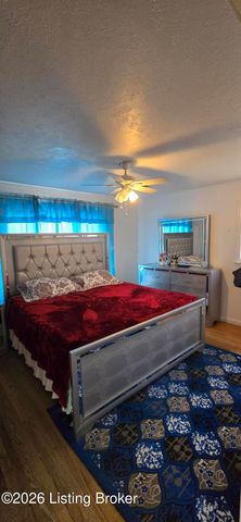 5913 Prestwood Ct, Louisville, KY 40219