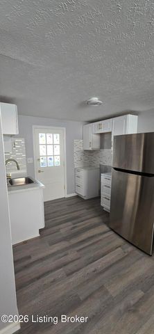 5913 Prestwood Ct, Louisville, KY 40219