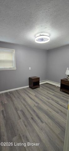 5913 Prestwood Ct, Louisville, KY 40219