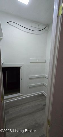 5913 Prestwood Ct, Louisville, KY 40219