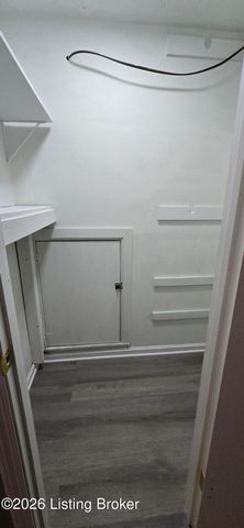 5913 Prestwood Ct, Louisville, KY 40219