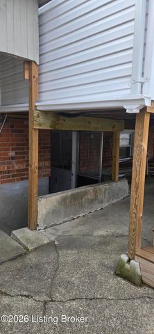 5913 Prestwood Ct, Louisville, KY 40219