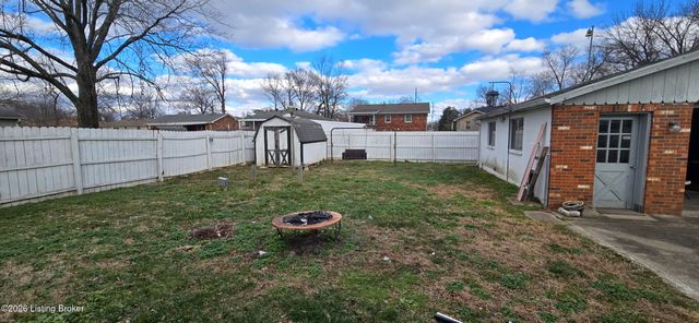 5913 Prestwood Ct, Louisville, KY 40219