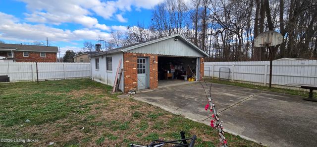 5913 Prestwood Ct, Louisville, KY 40219