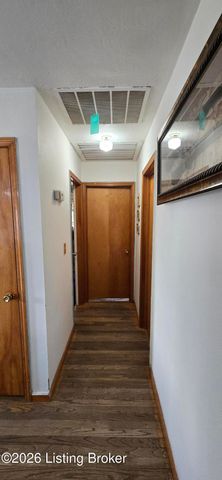 5913 Prestwood Ct, Louisville, KY 40219