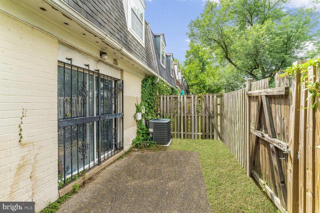 1926 DUTCH VILLAGE DR #T-229, Landover, MD 20785