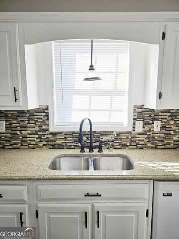 150 Varsailles Place, Ellenwood, GA 30294