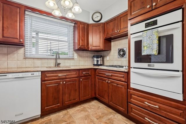 55 Lench Ave, Edison Twp., NJ 08820