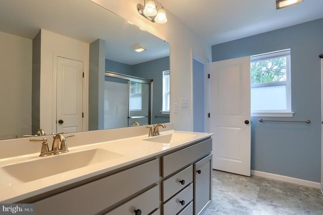 1 WOODS DR, Camp Hill, PA 17011