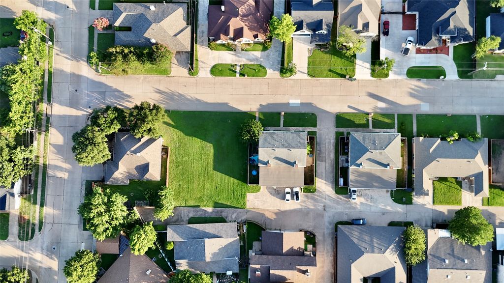 2303 Cales Drive, Arlington, TX 76013 — photo 2