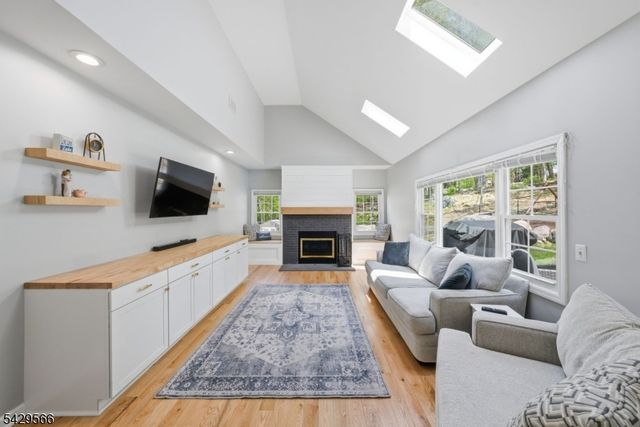 71 Chincopee Rd, Jefferson Twp., NJ 07849