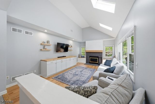 71 Chincopee Rd, Jefferson Twp., NJ 07849
