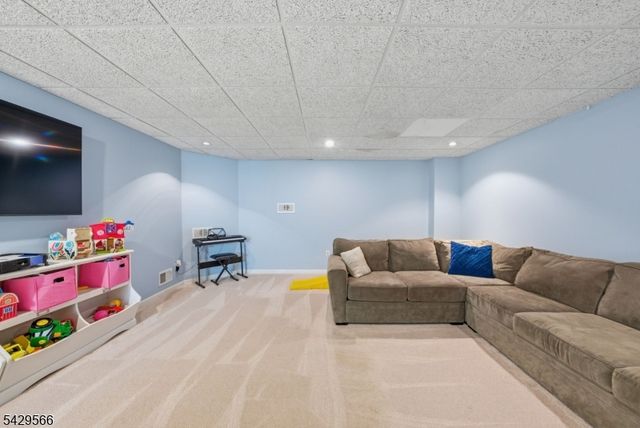 71 Chincopee Rd, Jefferson Twp., NJ 07849